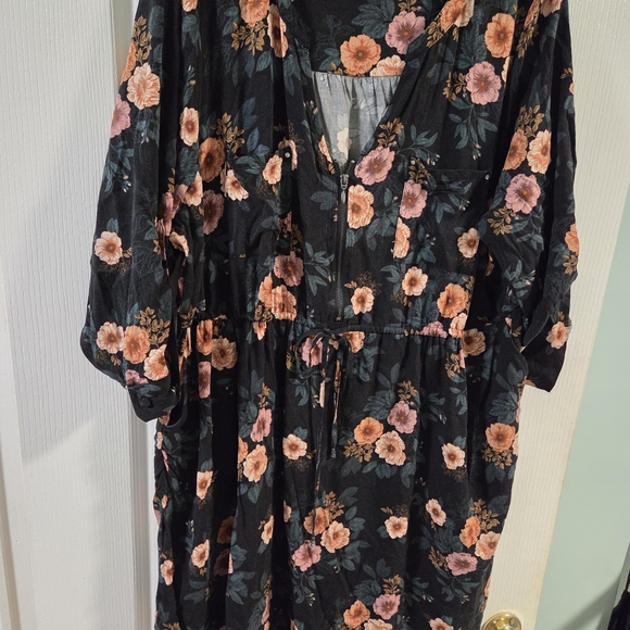 Torrid Black Floral Challis Zip Dress With Drawstring Waist- Size 3x - Picture 2 of 11